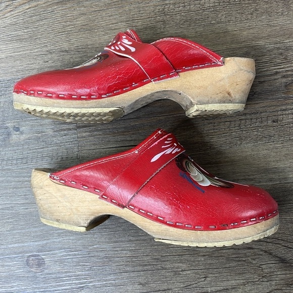 Dala Women’s Red Painted Swedish Clogs, Heidi the Swiss Miss, Scandinavian EU 36 - Picture 2 of 11